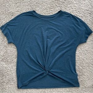 GapFit front twist tee